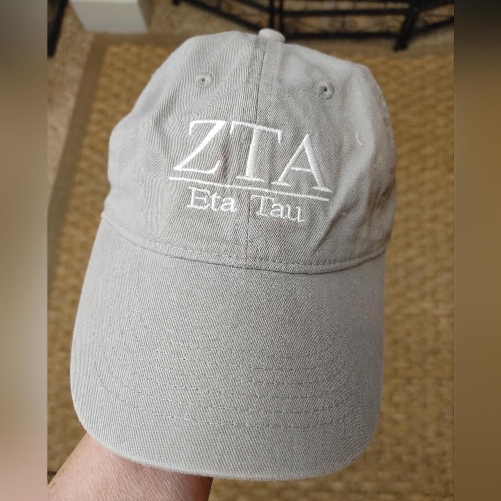 COMFORT COLORS "ZTA Eta Tau" Dad Hat, Light Gray